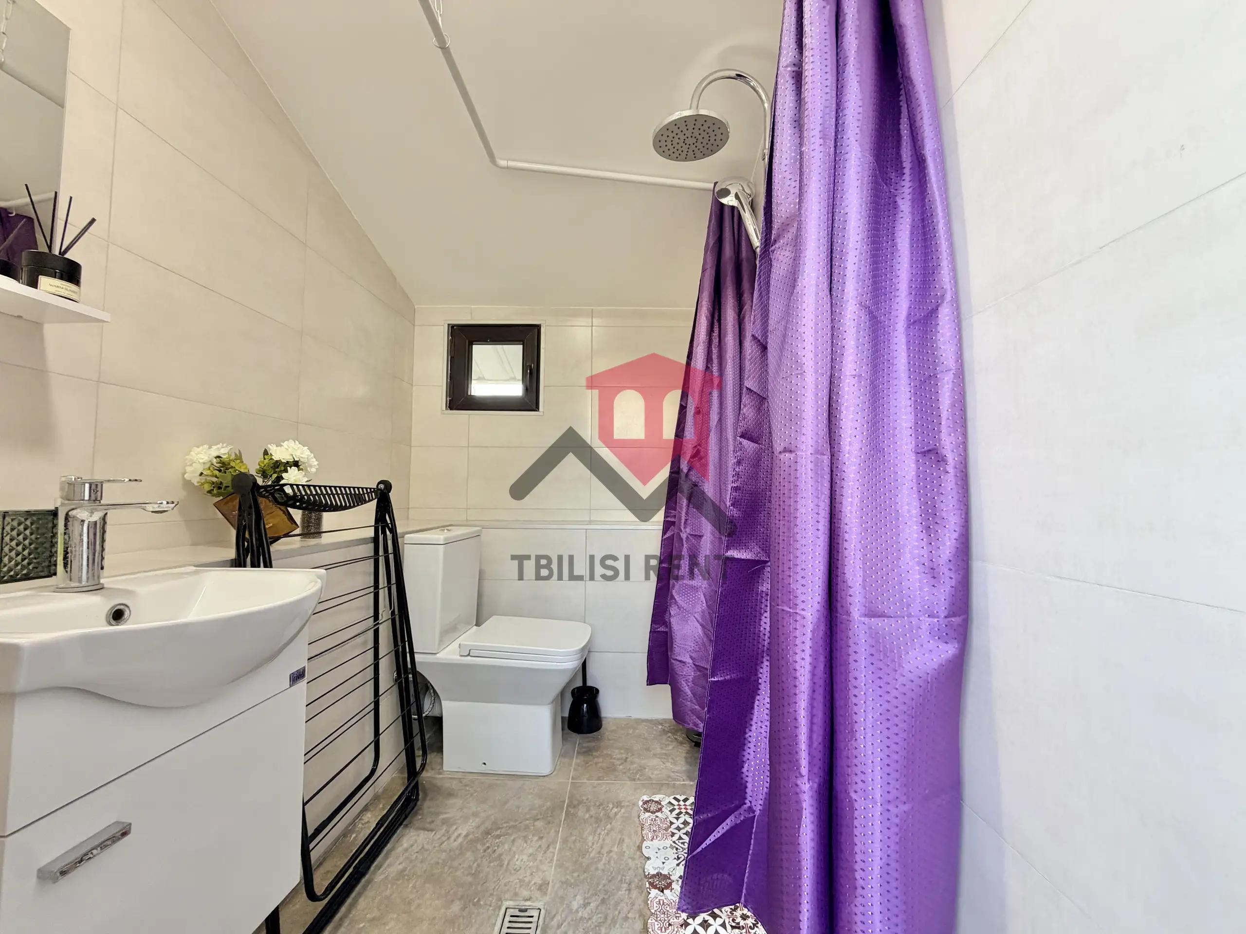 Designer 1-Bedroom Apartment in Mtatsminda photo 7 of 8