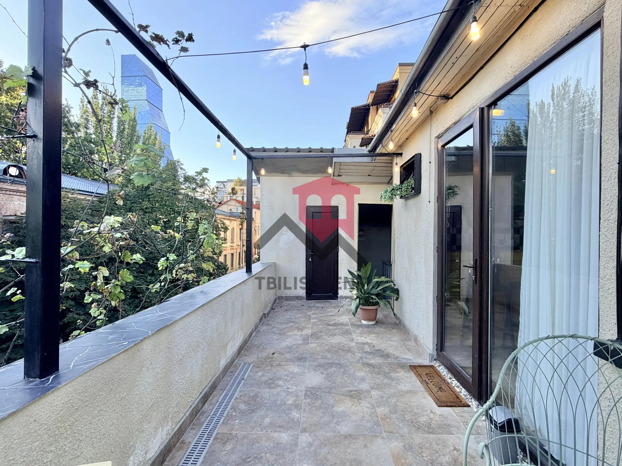Designer 1-Bedroom Apartment in Mtatsminda photo 8 of 8
