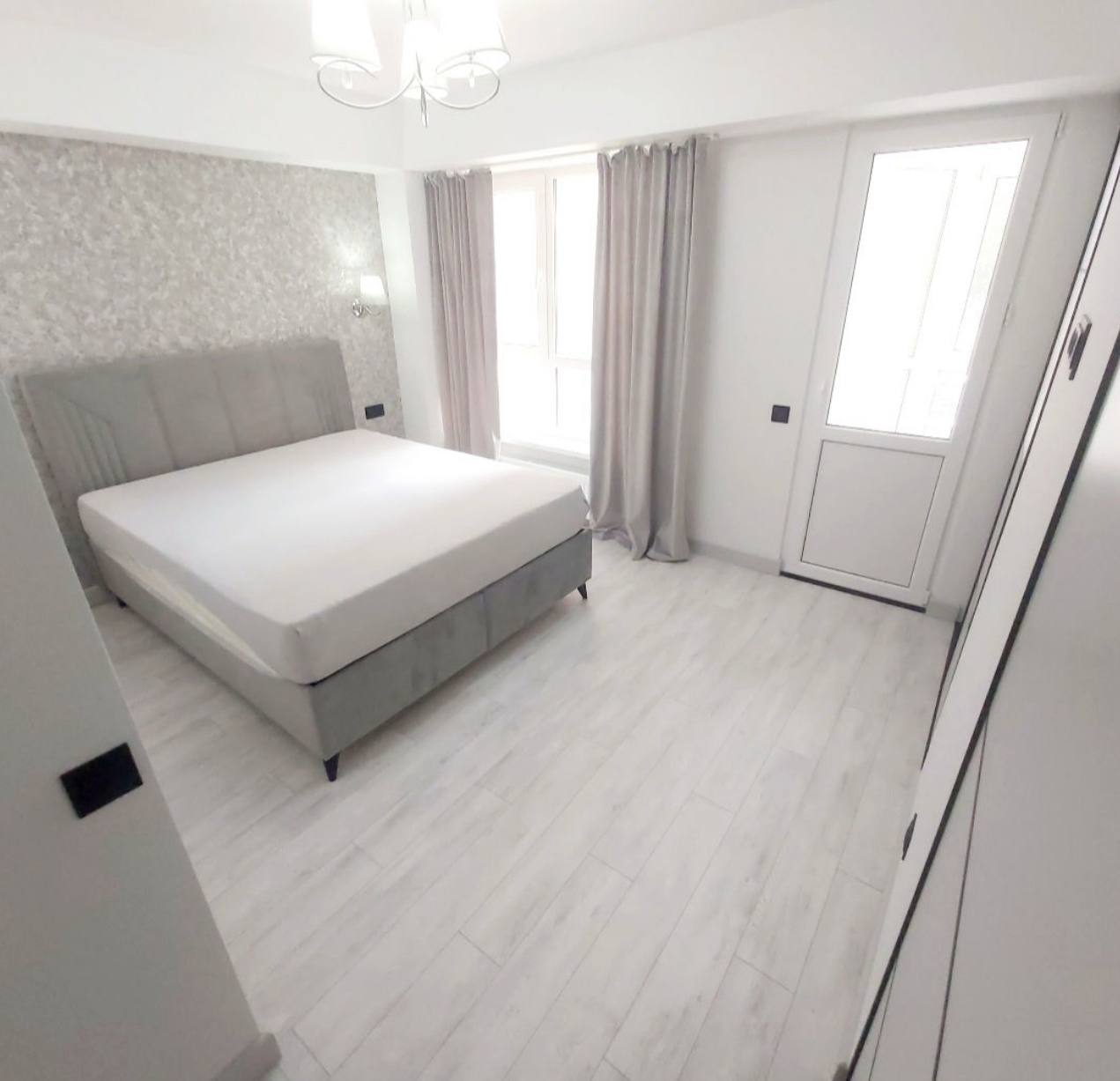 Two-Bedroom Apartment with Living Room in Central Chisinau photo 1 of 8
