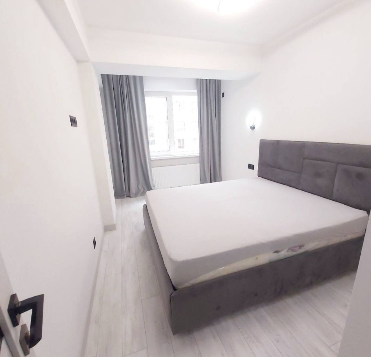 Two-Bedroom Apartment with Living Room in Central Chisinau photo 2 of 8