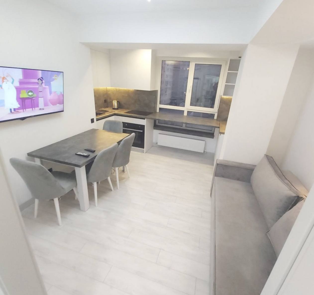 Two-Bedroom Apartment with Living Room in Central Chisinau photo 4 of 8
