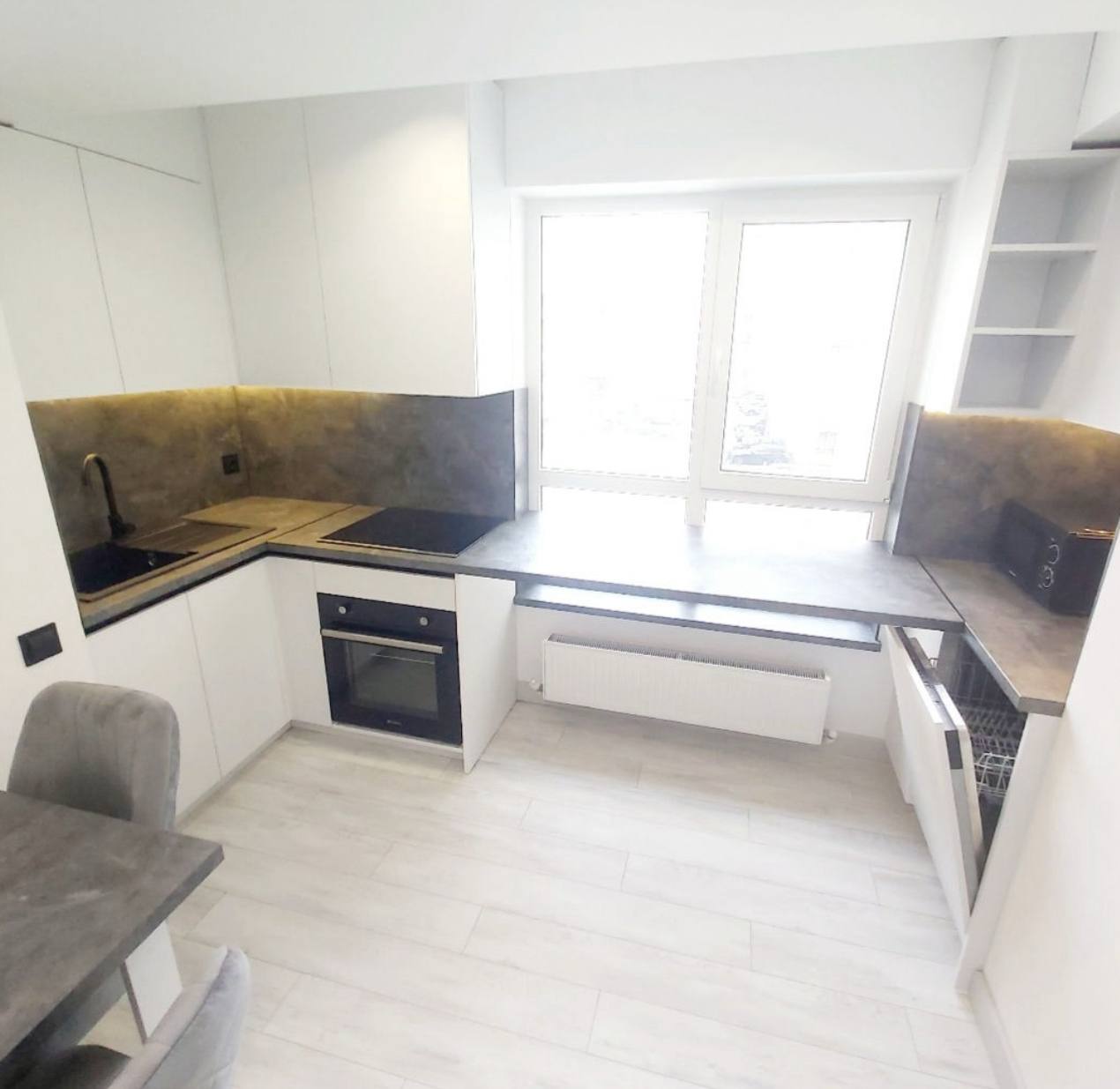 Two-Bedroom Apartment with Living Room in Central Chisinau photo 5 of 8