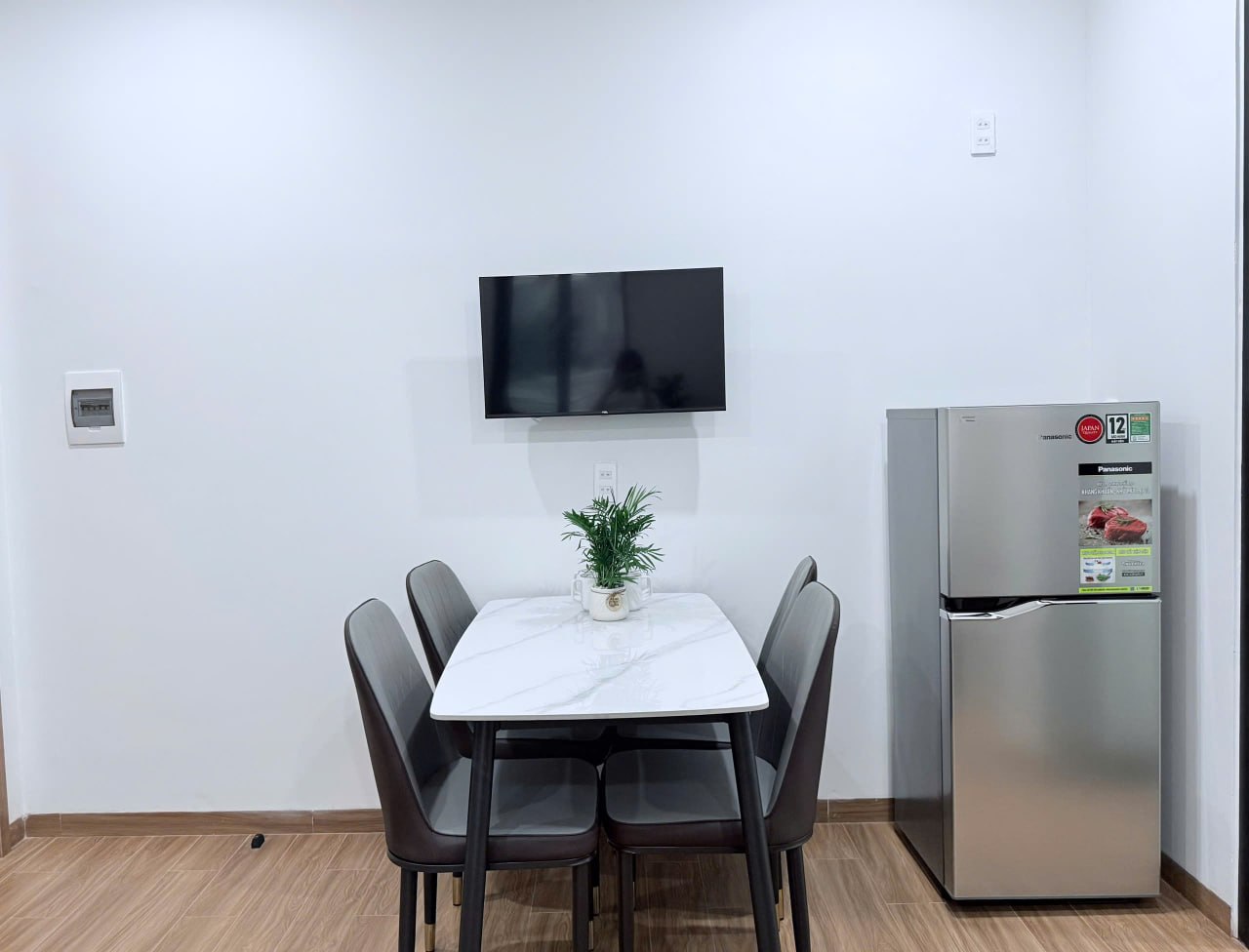 Fully Furnished 2-Bedroom Apartment in My An photo 7 of 8