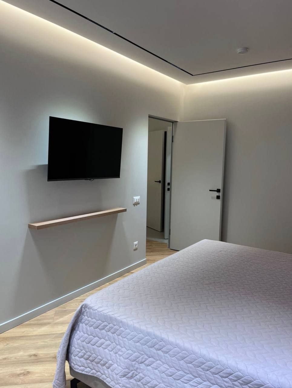 Two-Bedroom Apartment with Living Room in Central Chisinau photo 3 of 8