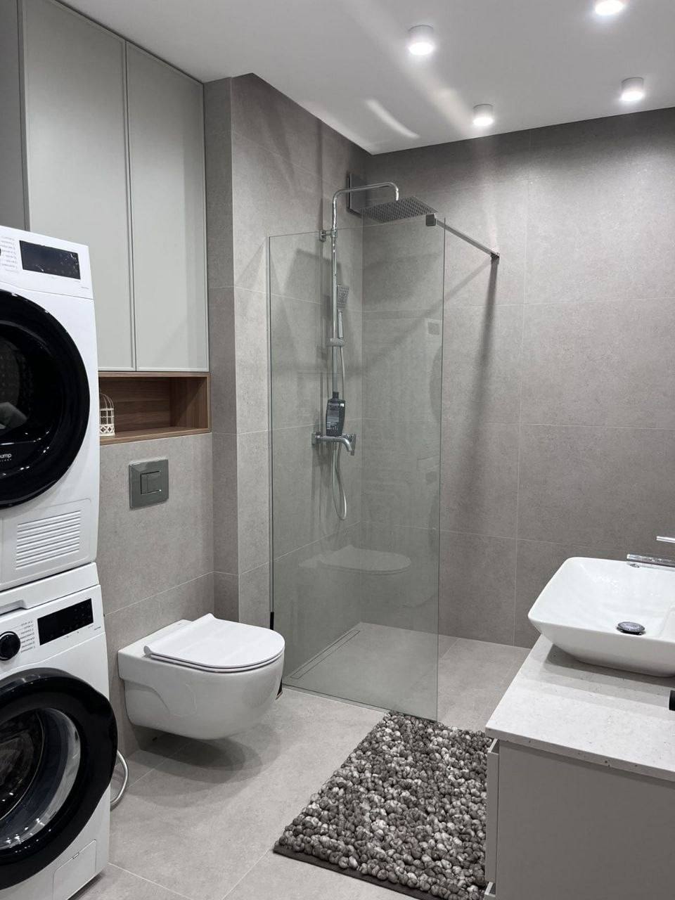 Two-Bedroom Apartment with Living Room in Central Chisinau photo 7 of 8