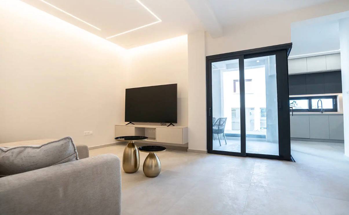 Modern Two-Bedroom Apartment in Agios Georgios photo 3 of 4