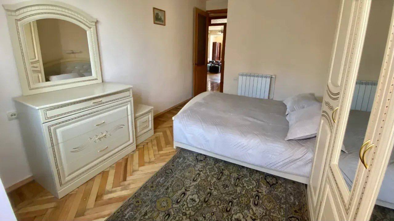 Furnished 3-Room Apartment in Kentron photo 8 of 8