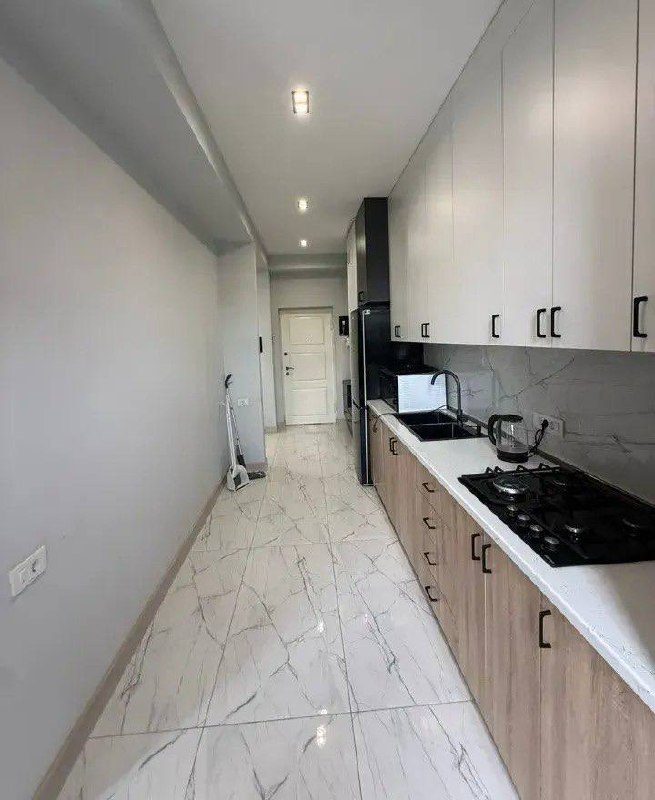 Furnished 2-Bedroom Apartment in Kentron photo 2 of 8