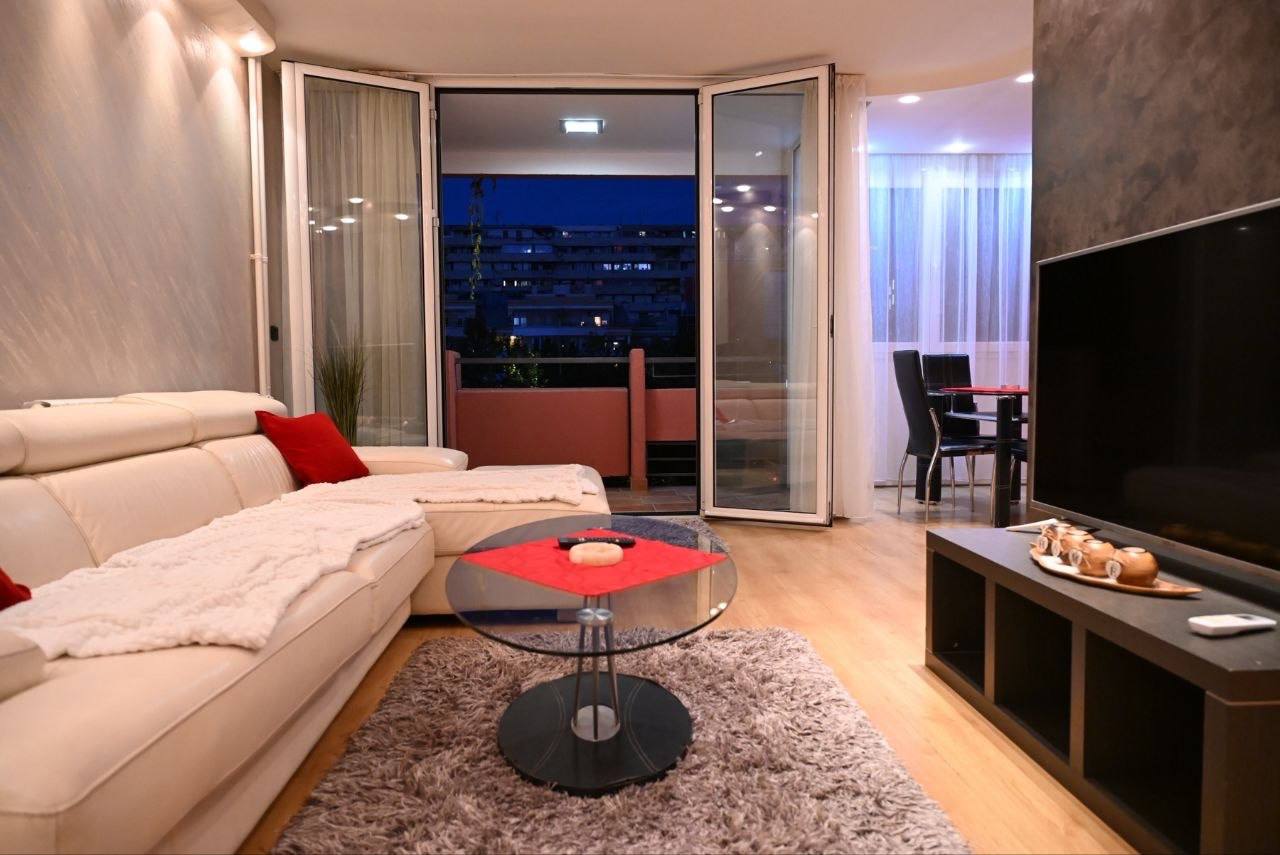 2-Bedroom Apartment in Novi Beograd photo 1 of 5