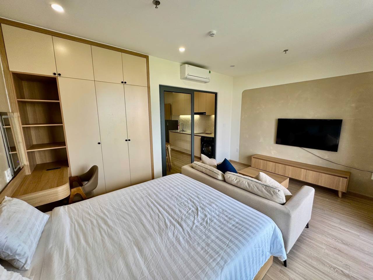 Brand-New Luxury Studio at Sun Cosmo Residence photo 6 of 8