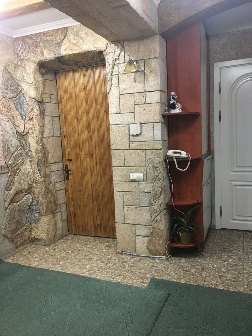 Two-Room Apartment in Central Chisinau photo 1 of 8