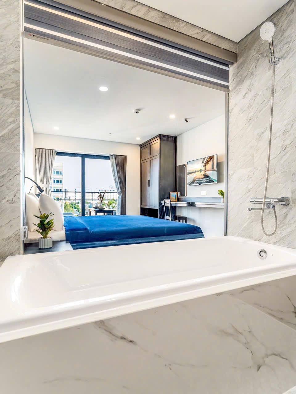 Studio Apartment with Bathtub and Infinity Pool photo 8 of 8