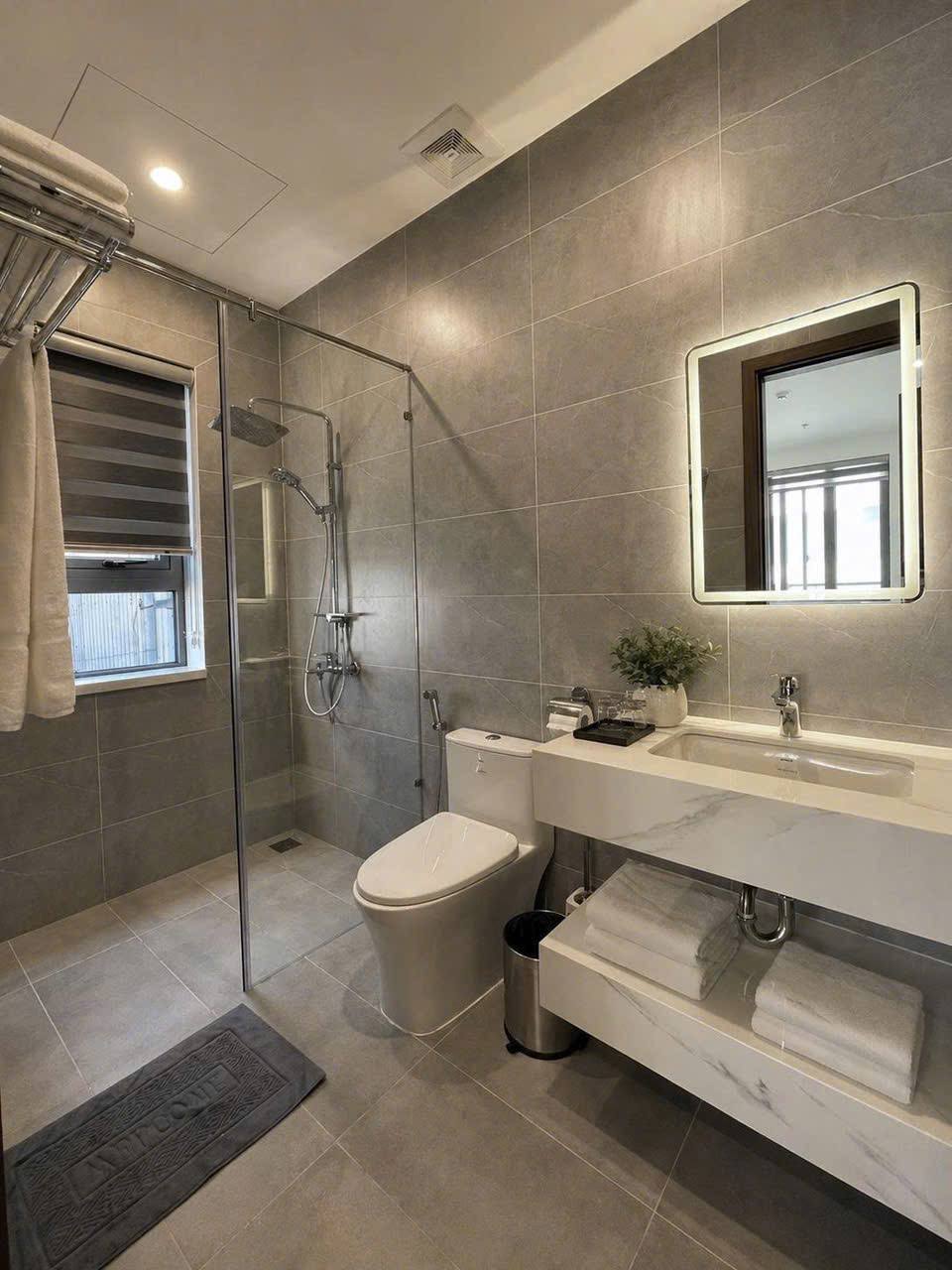 Luxury 1-Bedroom Apartment with Pool and Gym photo 7 of 7