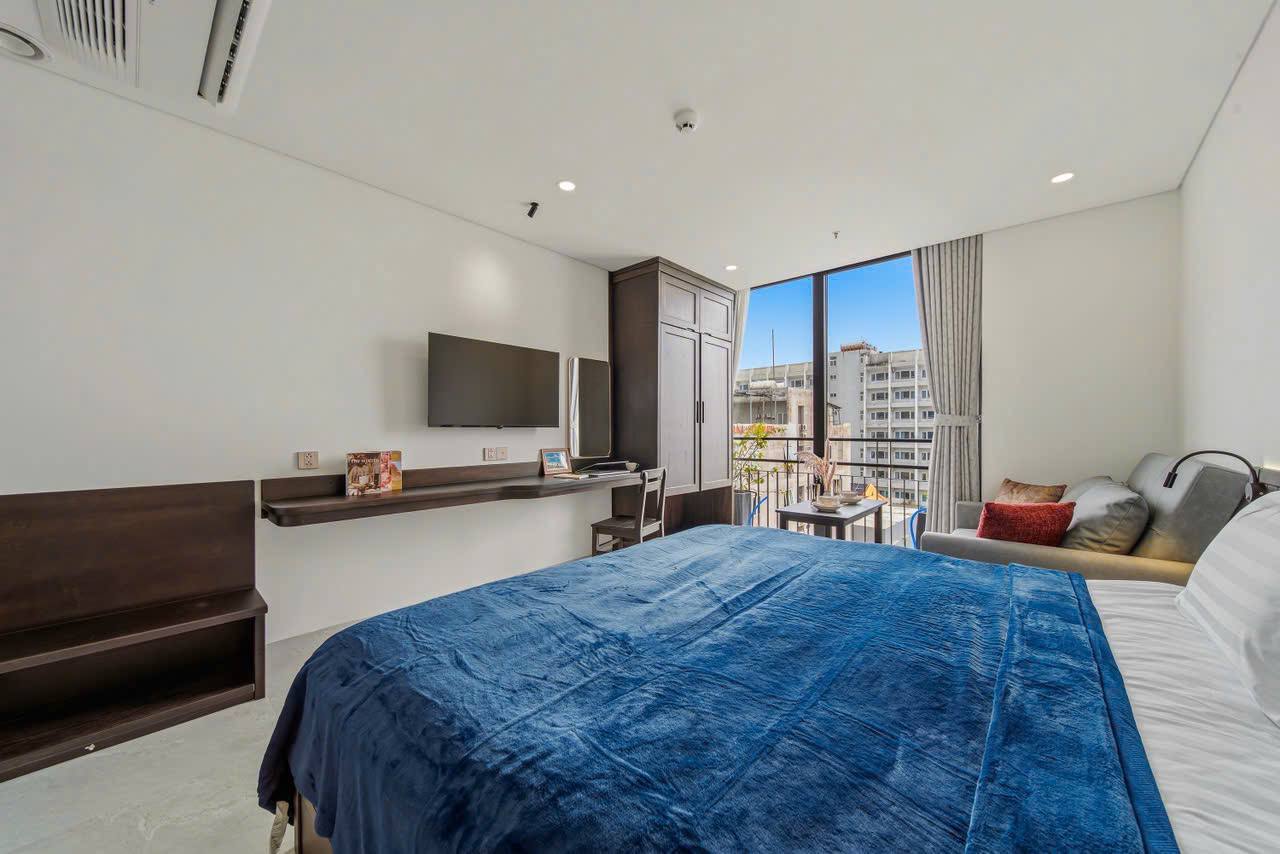 Brand-New Studio with Infinity Pool and Bathtub photo 2 of 8
