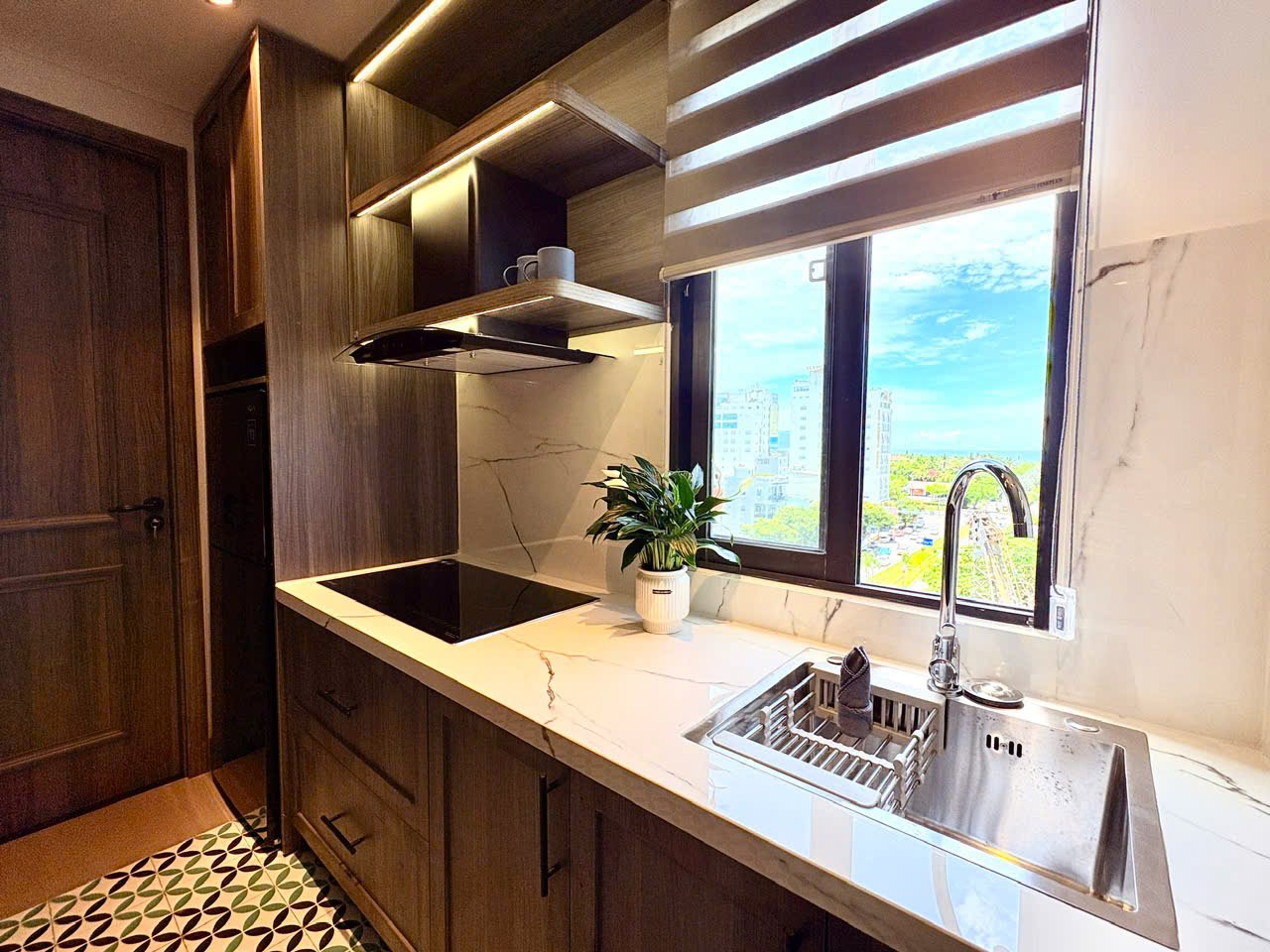 Modern 1-Bedroom Apartment Near My Khe Beach photo 6 of 7
