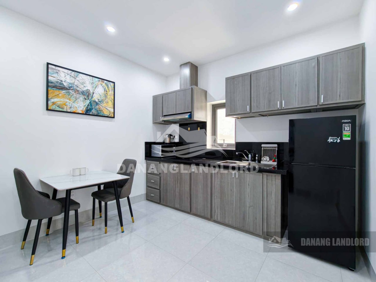 Modern 1-Bedroom Apartment Near the Beach photo 1 of 8