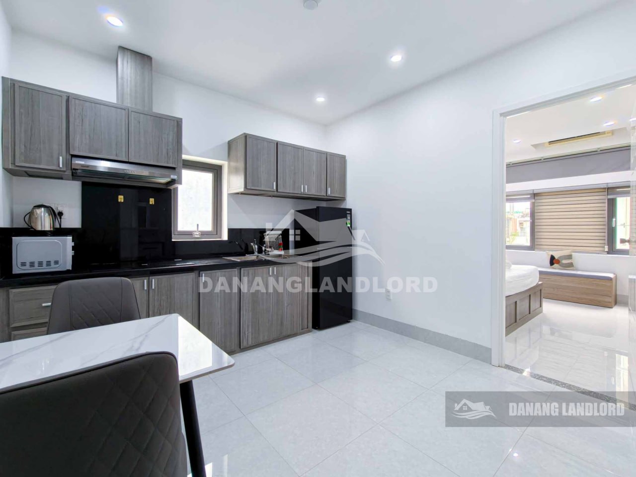 Modern 1-Bedroom Apartment Near the Beach photo 3 of 8
