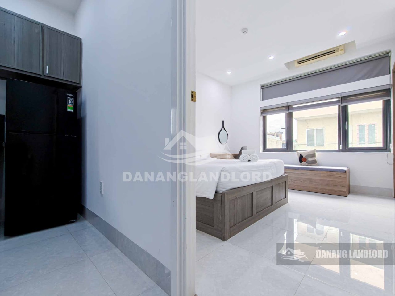 Modern 1-Bedroom Apartment Near the Beach photo 4 of 8