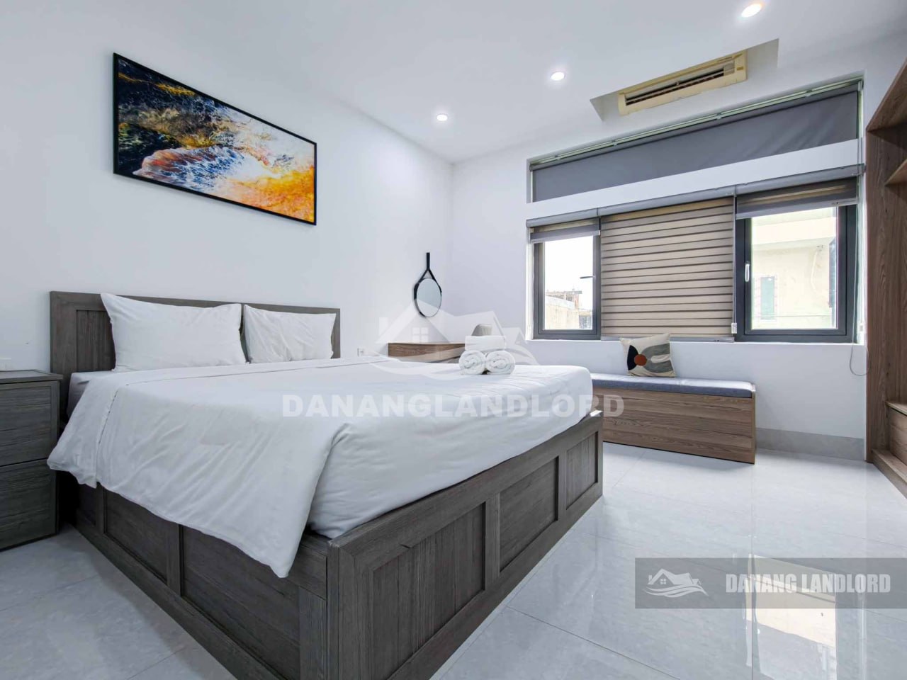 Modern 1-Bedroom Apartment Near the Beach photo 5 of 8