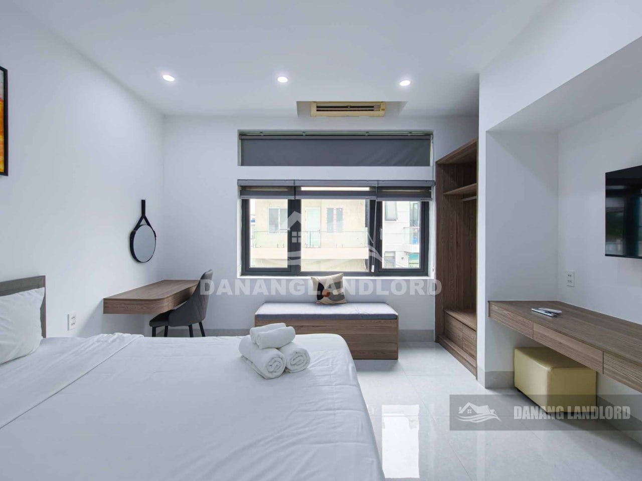 Modern 1-Bedroom Apartment Near the Beach photo 6 of 8