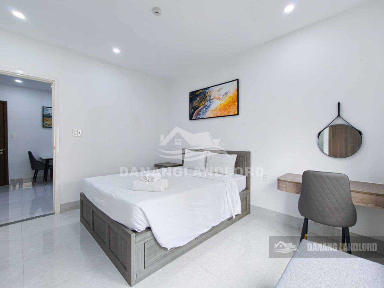 Modern 1-Bedroom Apartment Near the Beach photo 7 of 8