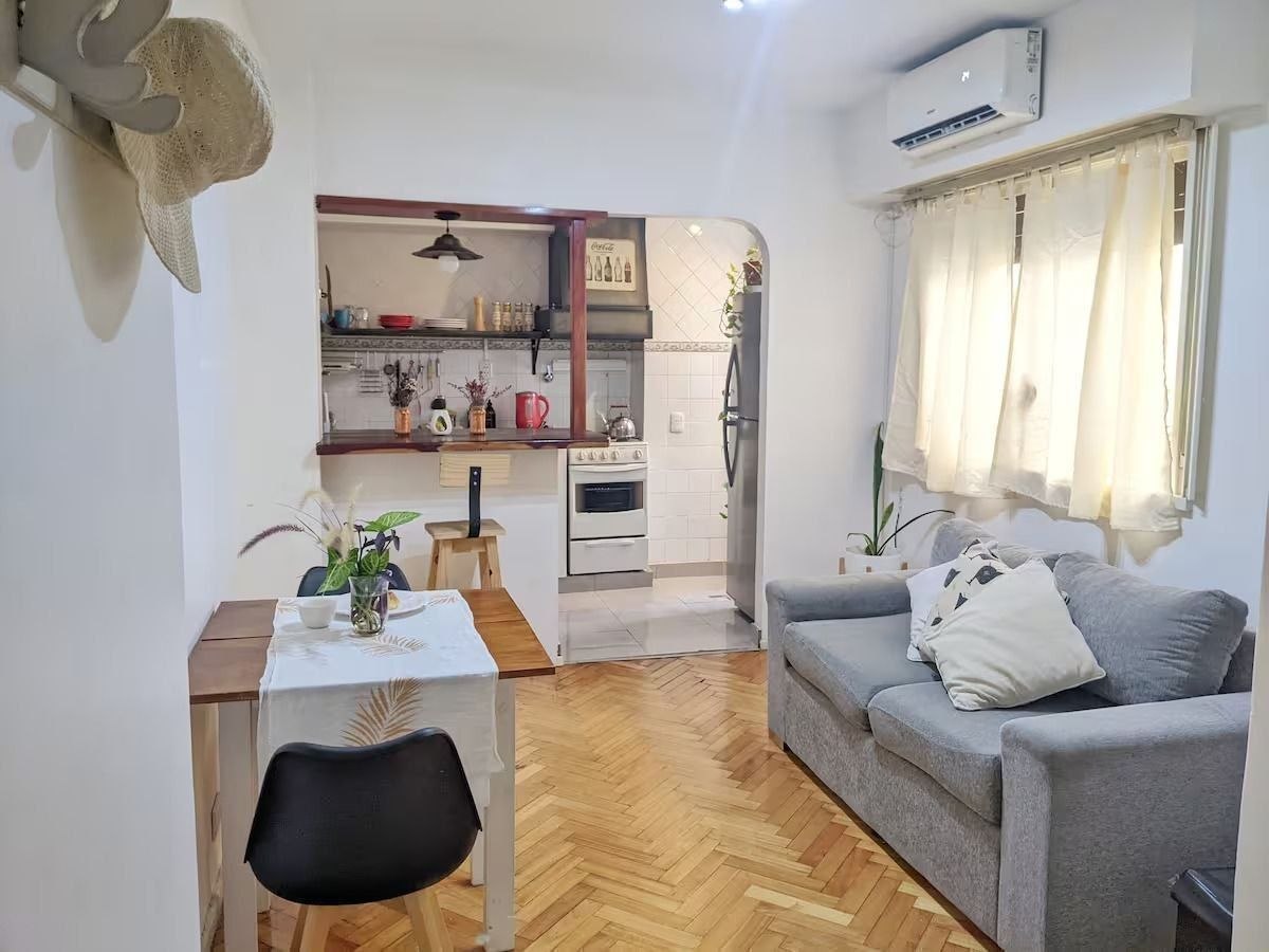 Two-room apartment with balcony in Villa del Parque photo 2 of 8