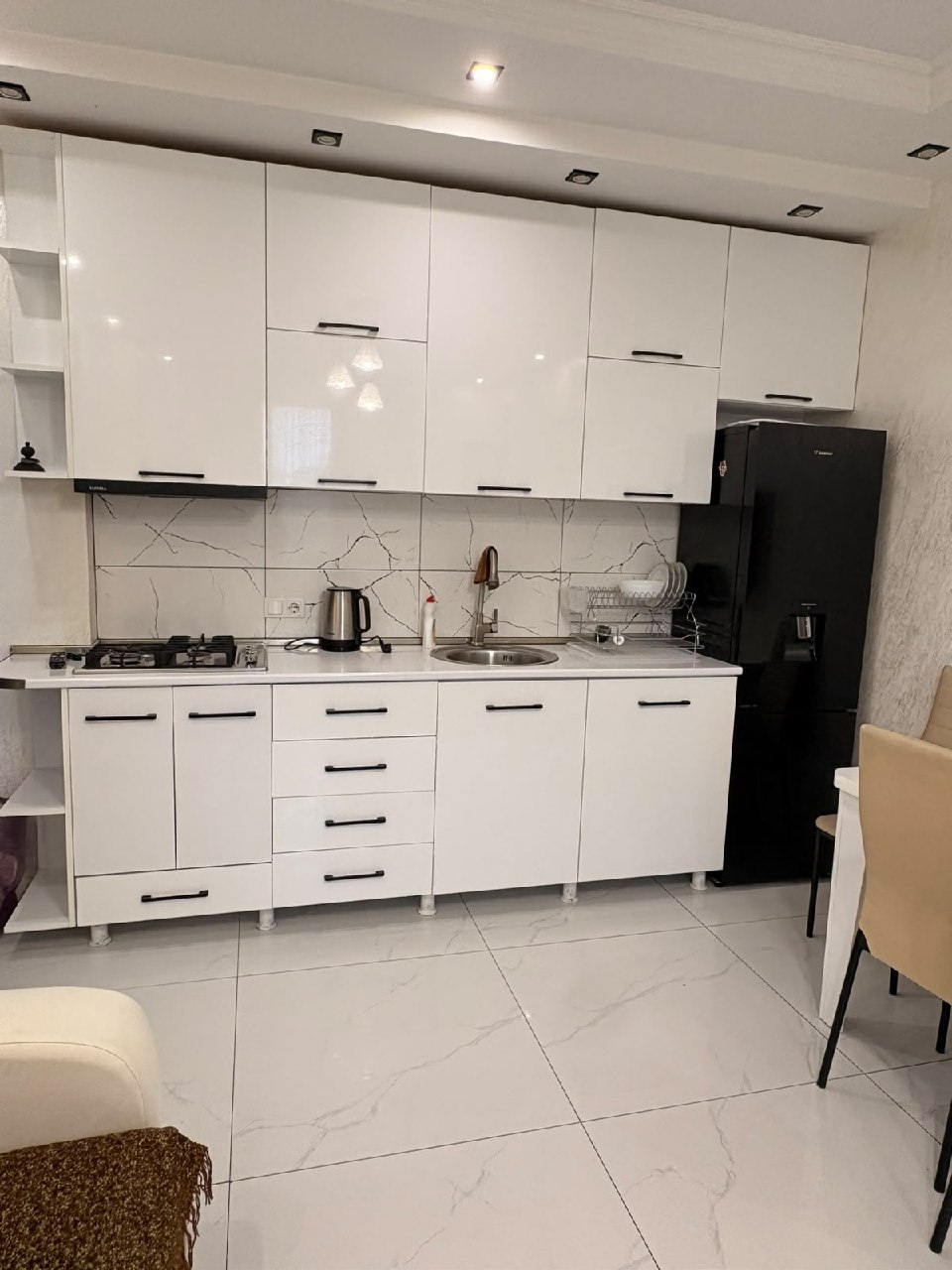 Renovated 2-Bedroom Apartment in Batumi photo 3 of 8