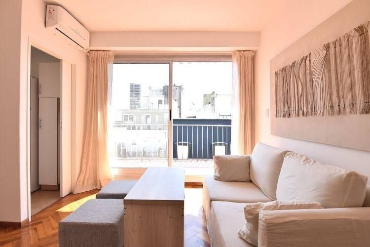 Furnished 1-Bedroom Apartment with Balcony in Recoleta photo 2 of 8