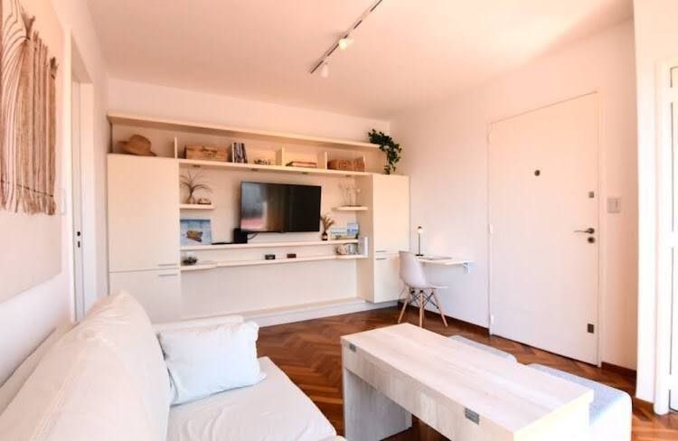 Furnished 1-Bedroom Apartment with Balcony in Recoleta photo 3 of 8
