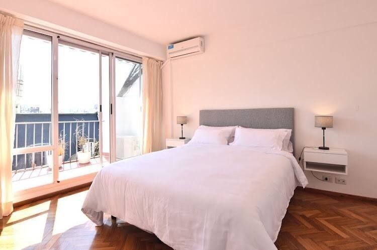 Furnished 1-Bedroom Apartment with Balcony in Recoleta photo 5 of 8