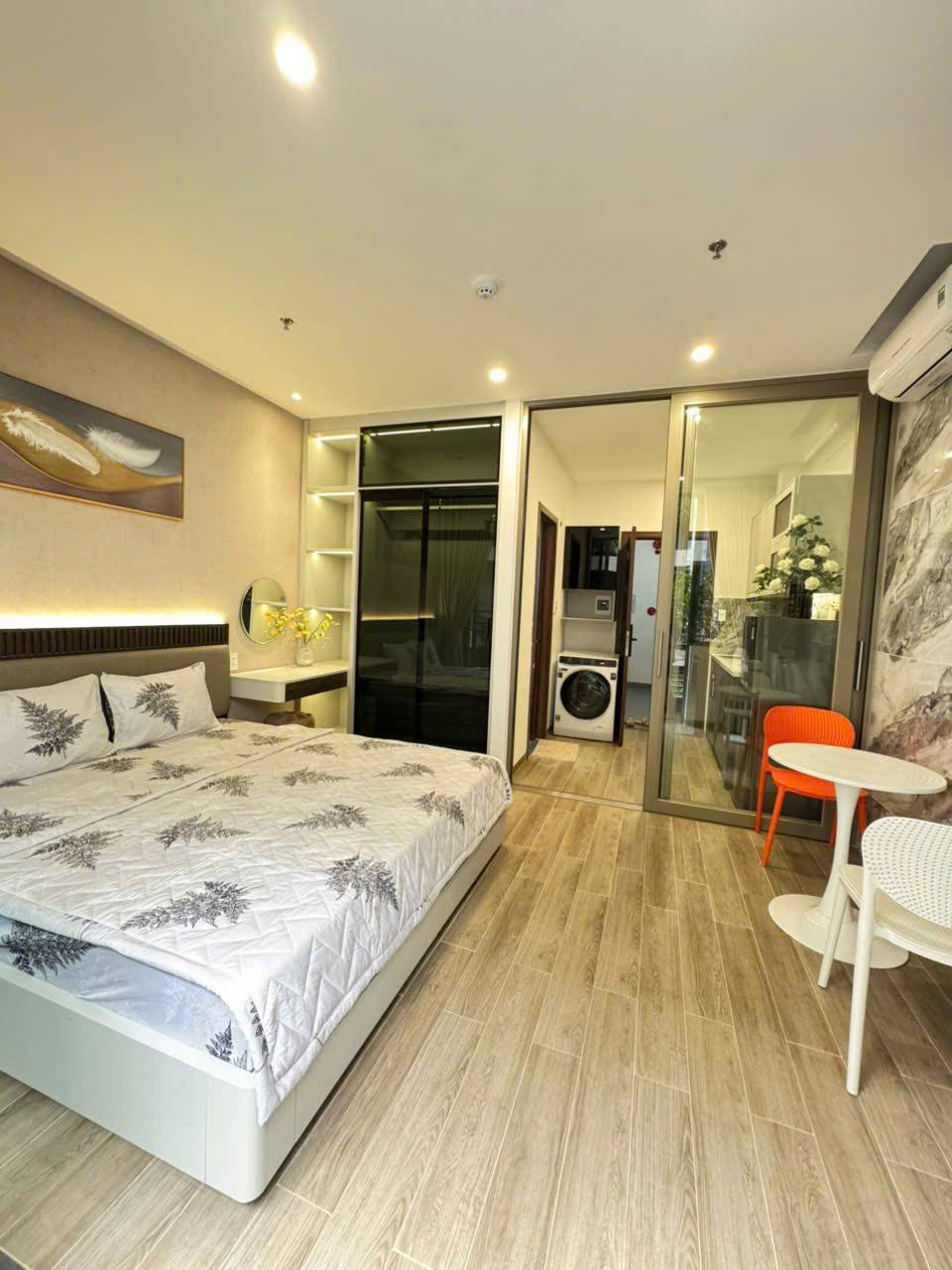 Front-Facing 1-Bedroom Apartment Near My Khe Beach photo 2 of 7