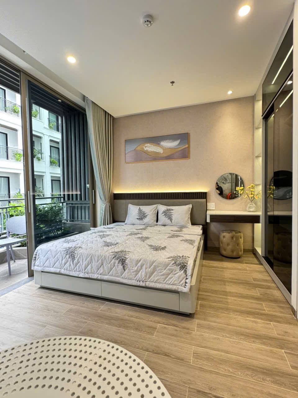 Front-Facing 1-Bedroom Apartment Near My Khe Beach photo 4 of 7