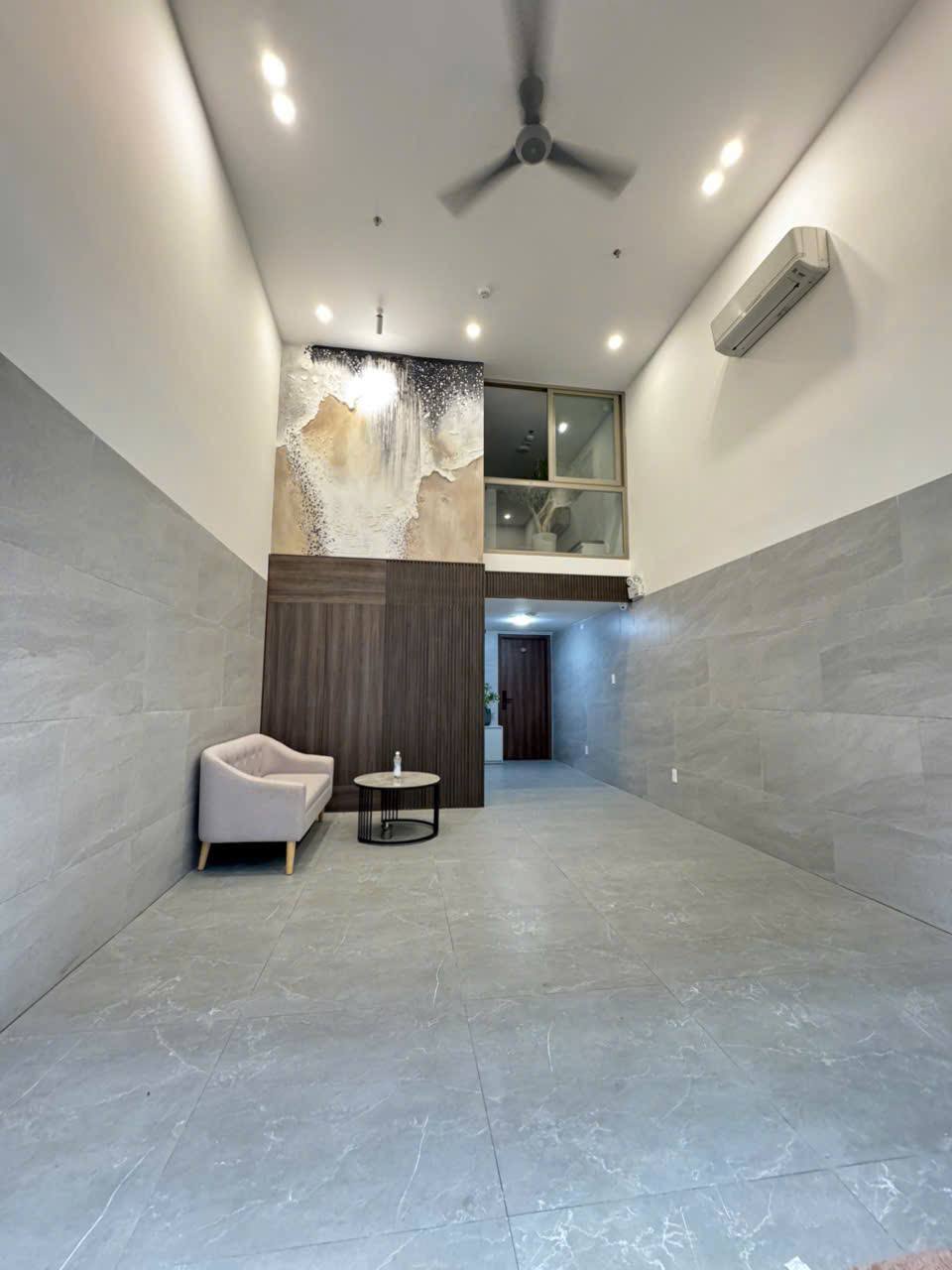 Front-Facing 1-Bedroom Apartment Near My Khe Beach photo 7 of 7