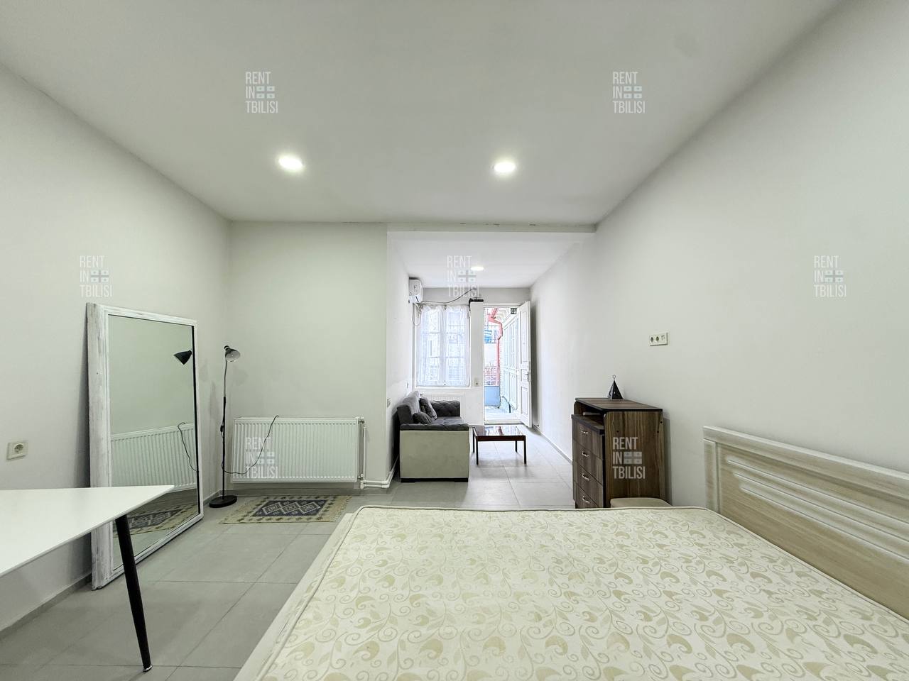 One-Bedroom Apartment in Sololaki photo 8 of 8