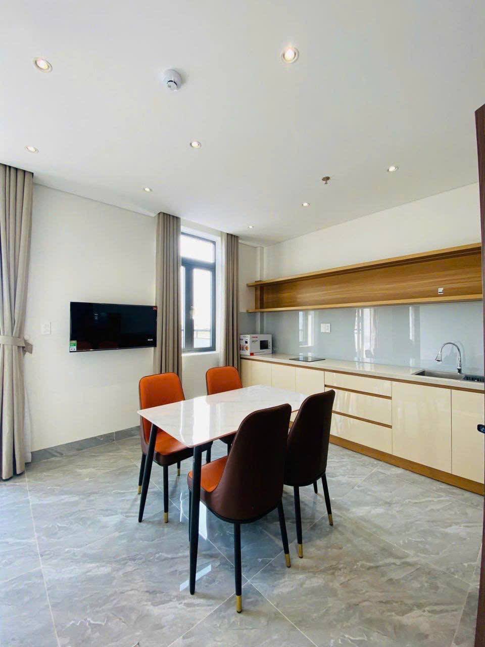 Modern 1-Bedroom Penthouse Apartment photo 4 of 8
