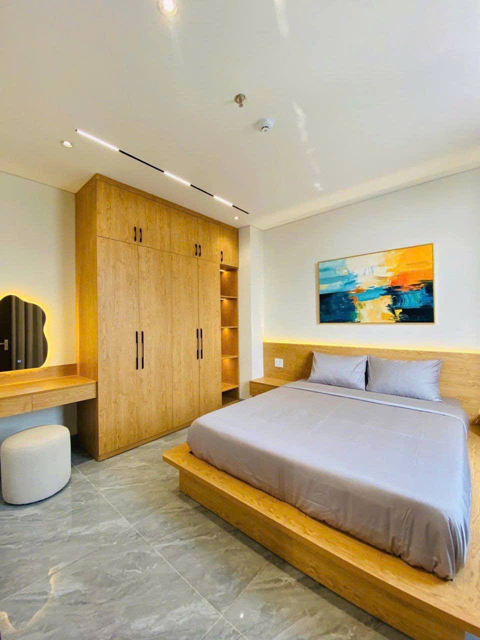 Modern 1-Bedroom Penthouse Apartment photo 7 of 8