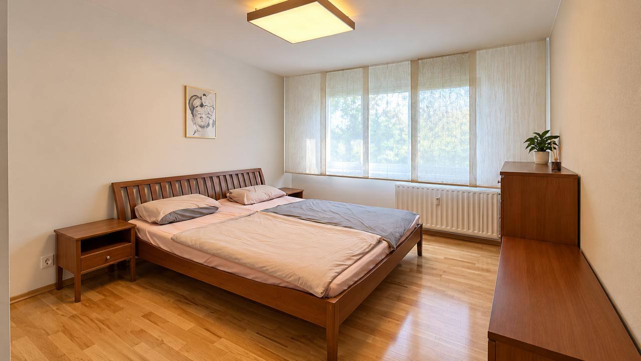 Furnished 2-Bedroom Apartment with Parking in Prague 6 photo 2 of 8