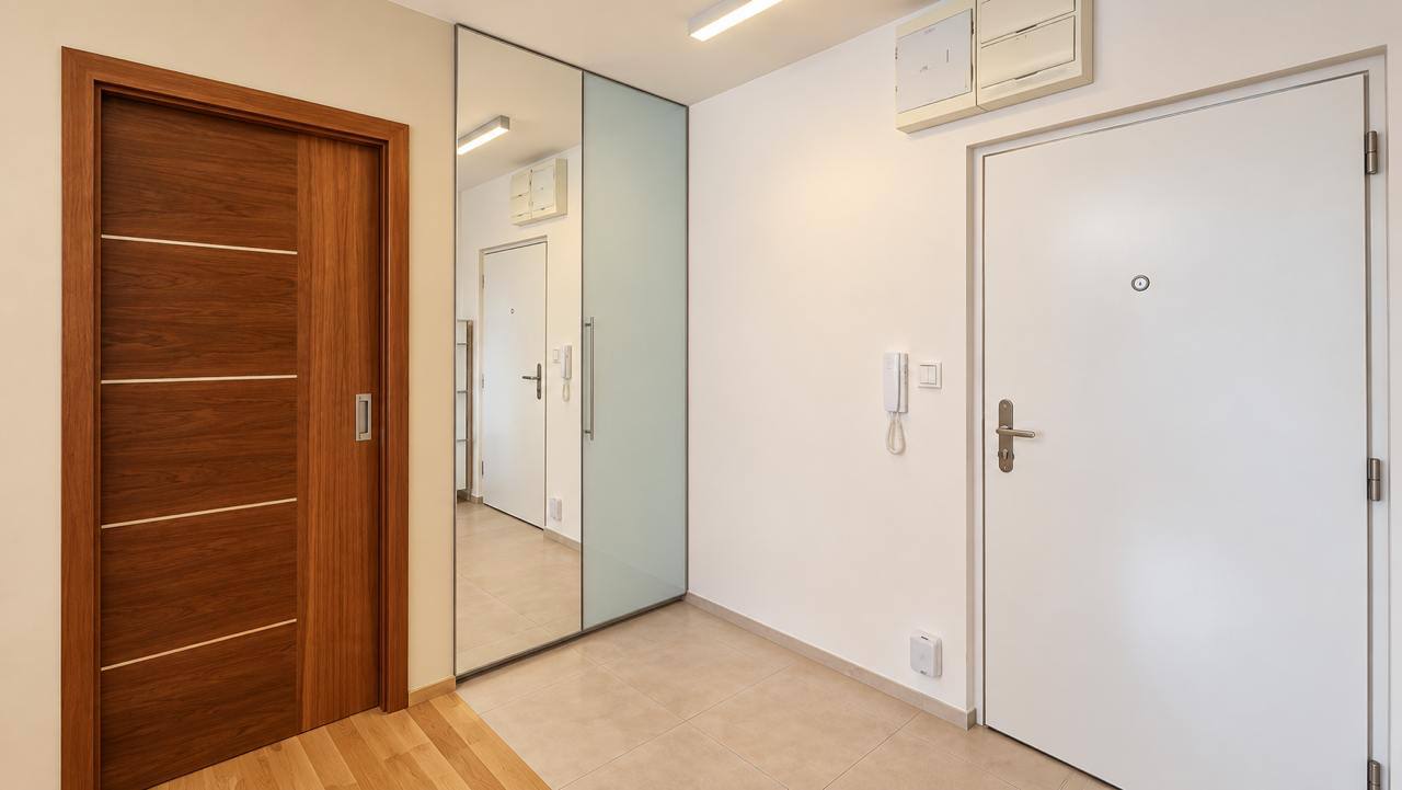 Furnished 2-Bedroom Apartment with Parking in Prague 6 photo 4 of 8