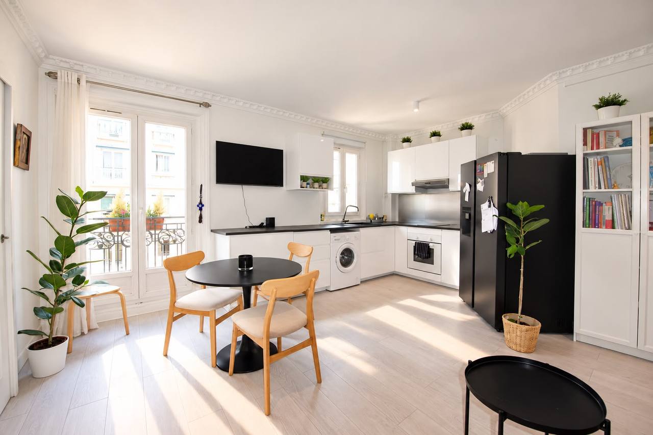 2-Room Apartment in Paris 15th photo 1 of 4