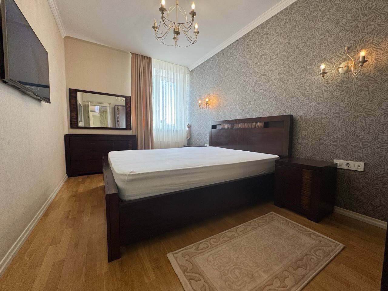 Three-Room Apartment in Central Chisinau photo 1 of 8