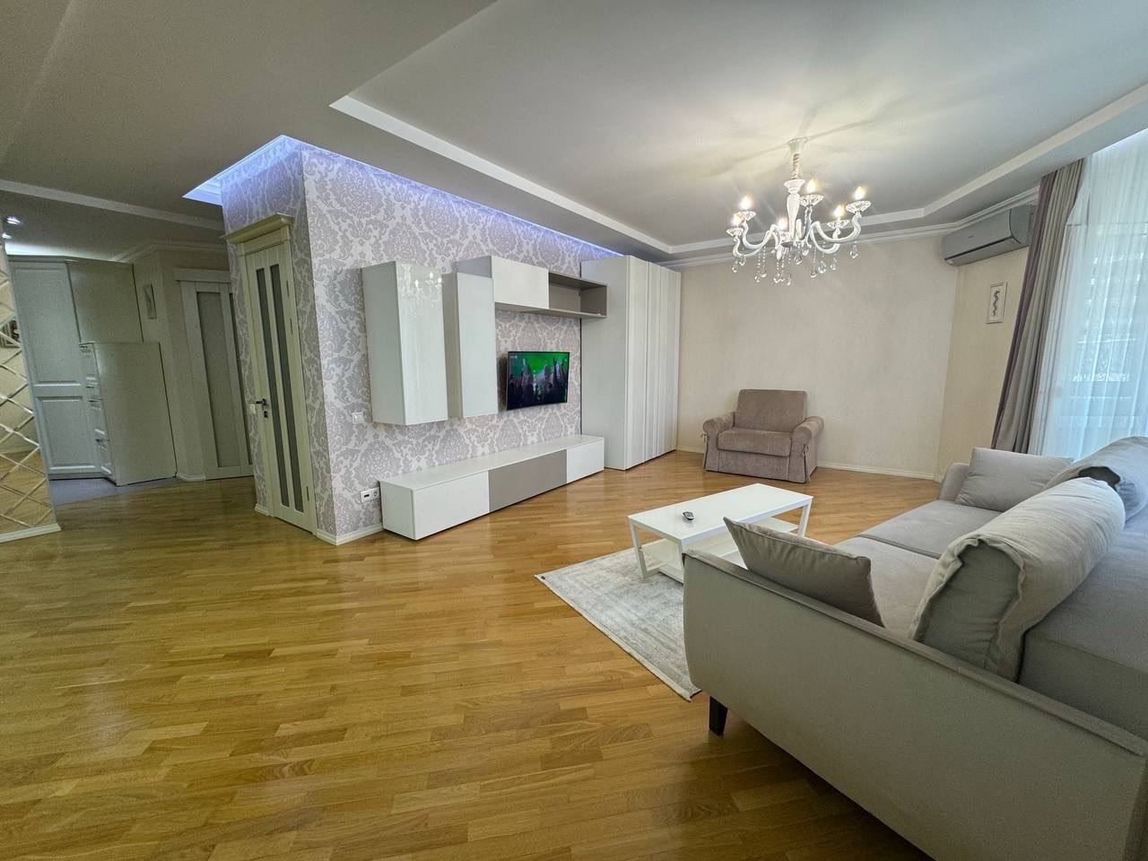 Three-Room Apartment in Central Chisinau photo 4 of 8