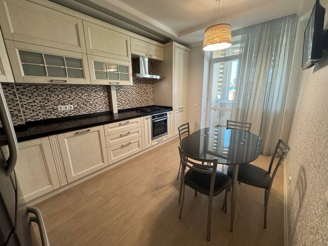 Three-Room Apartment in Central Chisinau photo 6 of 8