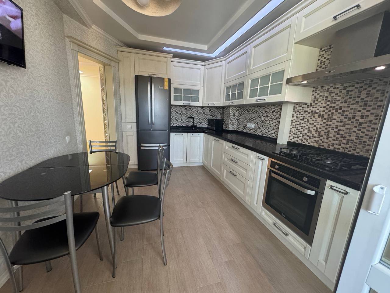 Three-Room Apartment in Central Chisinau photo 7 of 8