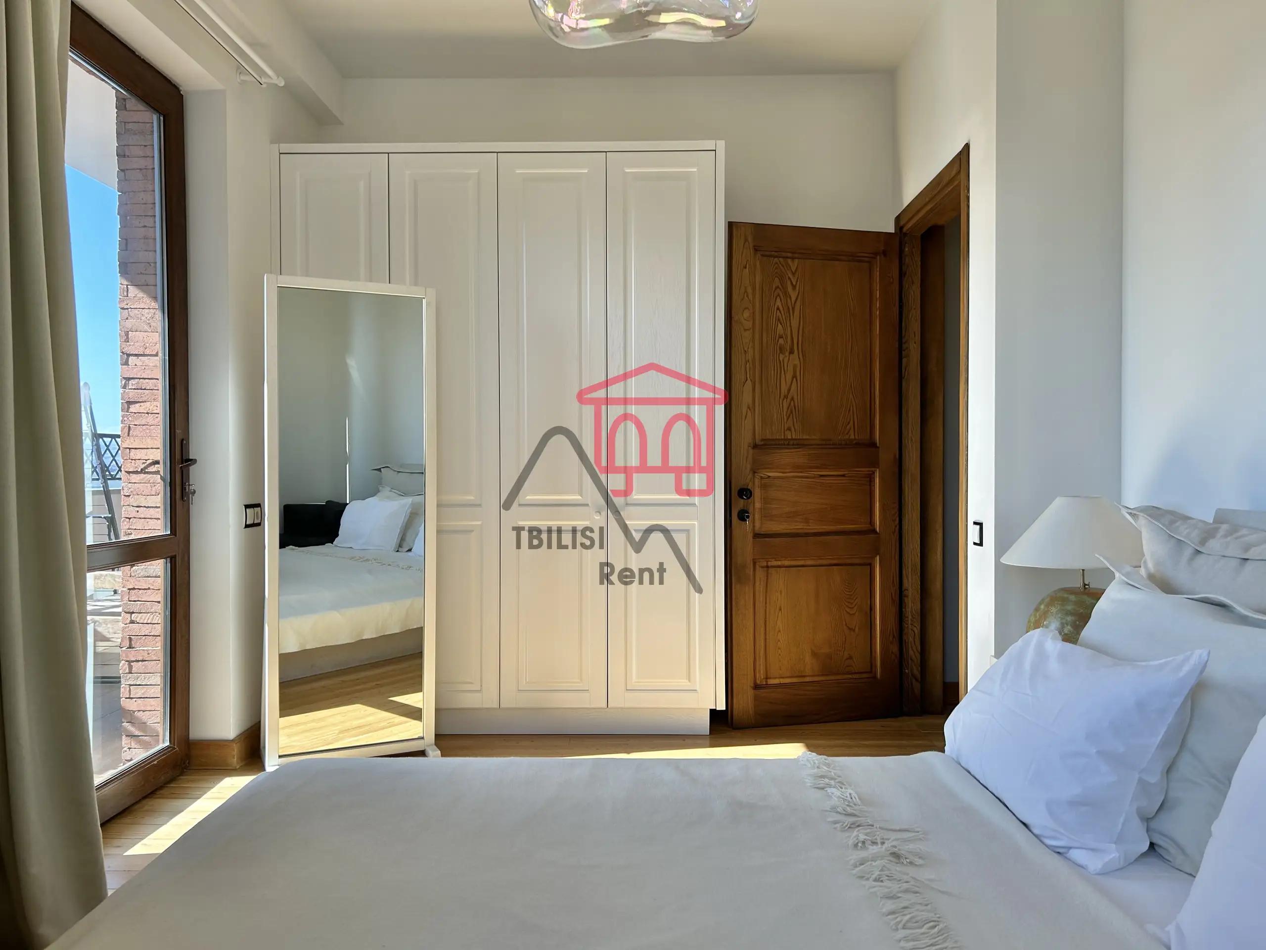 Designer 2-Bedroom Apartment in Saburtalo photo 2 of 8