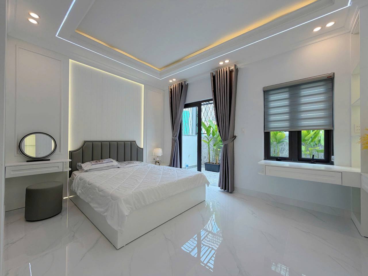 Three-Story House with 4 Bedrooms photo 8 of 8