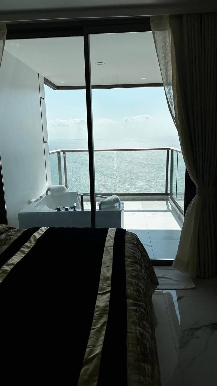 2-Bedroom Sea-View Apartment at Copacabana photo 7 of 8