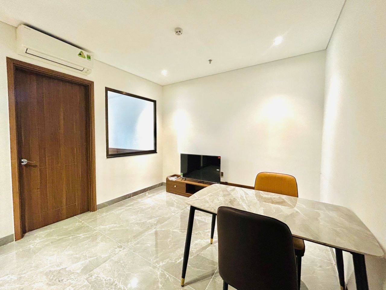 Furnished 1-Bedroom Apartment on Tran Phu Street photo 1 of 8