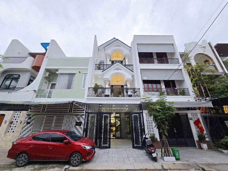 Three-Bedroom House in Hoa Khanh photo 1 of 8