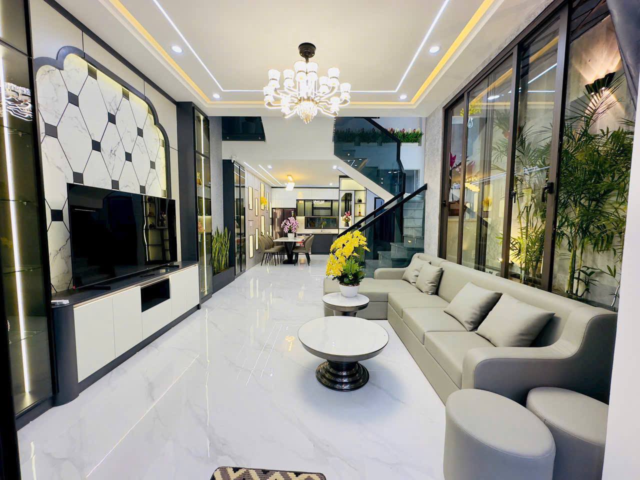 Three-Bedroom House in Hoa Khanh photo 2 of 8