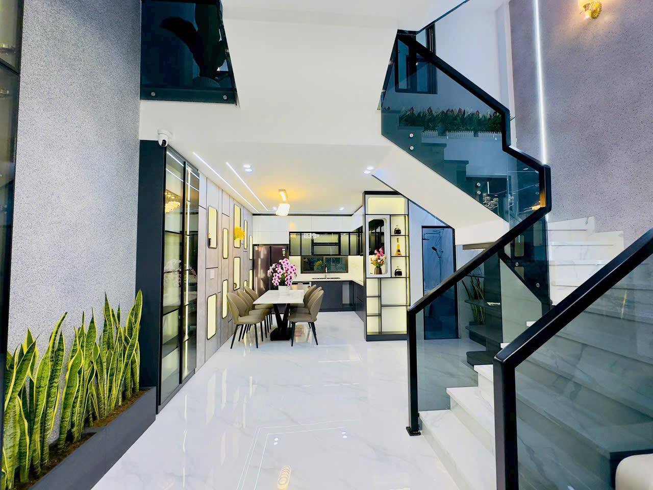 Three-Bedroom House in Hoa Khanh photo 3 of 8